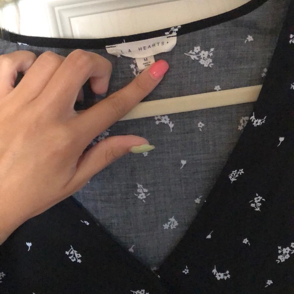 Black long sleeved crop top - Picture 3 of 4